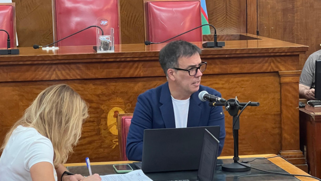 Legislación: Un orden del día con varios expedientes, incluyendo licitación y permiso precario en UTFs